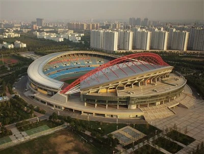 Stade de football à structure métallique
